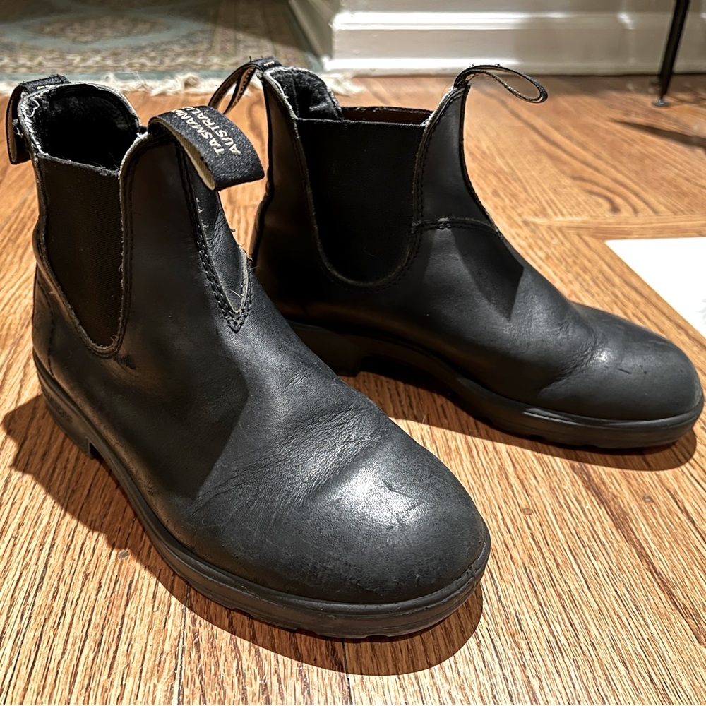 Black Blundstones